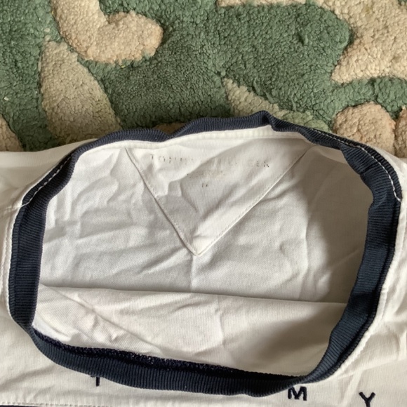 Tommy Hilfiger Cross Body Logo T Shirt - Picture 3 of 6